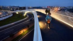 La pasarela de Marineda ya cuenta con sus primeras pisadas