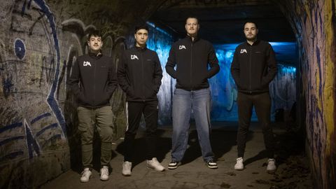 Brais, Torozas,  esquerda, co seu grupo