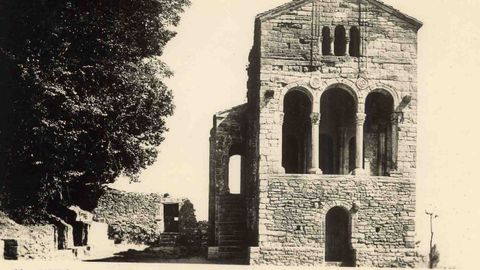 La iglesia de Santa Mara del Naranco, en una imagen antigua