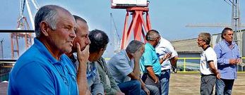 Trabajadores y delegados del astillero Vulcano durante el encierro de 24 horas que protagonizaron como medida de presi�n.