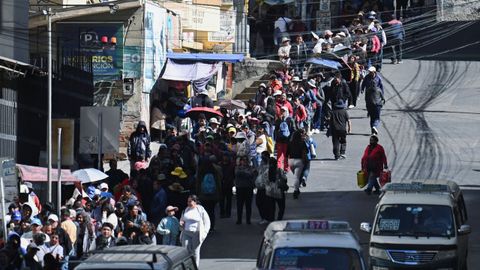 Colas en La Paz a causa del desabastecimiento por el bloqueo que mantienen los manifestantes