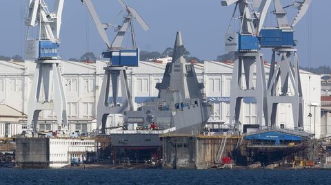 La fragata F-111, a punto para su botadura en Navantia Ferrol
