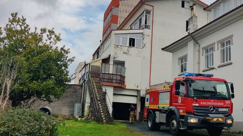 En las labores de extinci�n y ventilaci�n intervinieron los bomberos del parque de As Pontes y el GES de Mugardos