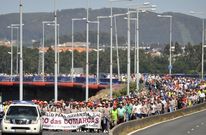 Los trabajadores secundaron en mayo del a�o pasado una caminata por la r�a. 