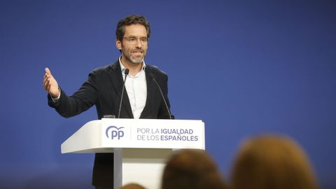 Borja S�mper en rueda de prensa.