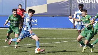 H&eacute;ctor Areosa chuta a puerta en el Fabril-Astorga