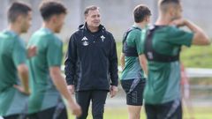 El t�cnico en una sesi�n de entrenamiento en A G�ndara en octubre del 2024.