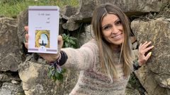 La periodista y escritora asturiana, Rosa Valle con su nuevo poemario �Certezas al sol�