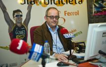 �ngel Facio en los instantes previos a su entrevista en el espacio �La Voz del D�a� de Radio Voz. 