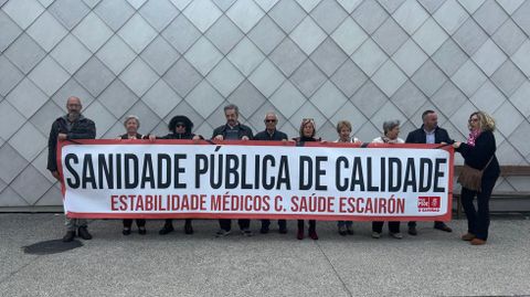 El PSOE convocar� una vez a la semana protestas como la de este jueves frente al centro de salud de Escair�n