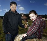 Julio Alberto Seoane  y su hija Ariadna, en las instalaciones que disponen en Mosteiro (Meis). 