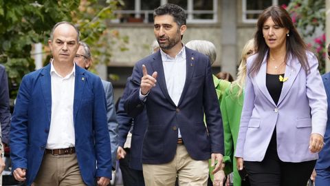 Jordi Turull, Jordi Puigner y Laura Borrs, este jueves, a su llegada a la reunin de la ejecutiva de Junts