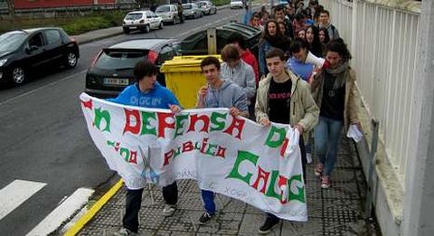 La manifestaci�n de alumnos parti� de la zona escolar y transcurri� por varias calles del centro.