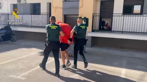 Momento de la detenci�n de uno de los implicados en el grupo criminal