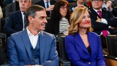 El presidente del Gobierno, Pedro S�nchez, y Pilar Alegr�a, en un acto en Madrid el pasado diciembre.