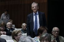 V�zquez Barro, jefe de Otorrinolaringolog�a del Chuac, momentos antes del inicio de la charla. 