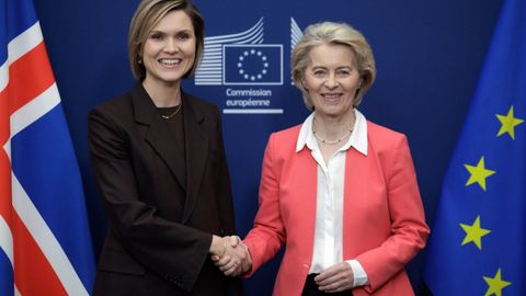 La primera ministra de Islandia, Kristrun Frostadottir, y la presidenta de la UE, Ursula Von der leyen, en enero pasado.