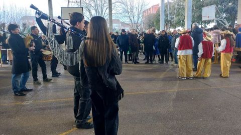 Un grupo de m�sica anim� el acto de recibimiento a los Reyes Magos