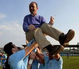 Vilach�, manteado tras el ascenso a Preferente en el 2011. 