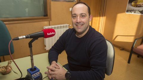 Walter Pardo, en el estudio de Radio Voz Berganti�os.