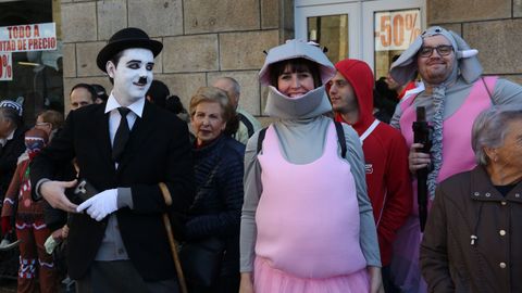 S�bado de pi�ata en Celanova.Ni�os y mayores disfrutaron de lo lindo con el desfile.