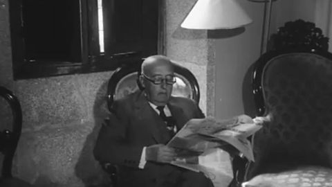 Se vende Pazo de Meir�s con Franco leyendo la prensa...