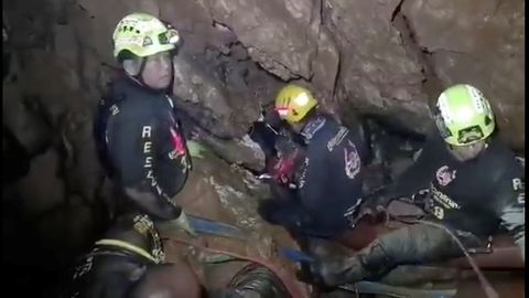 Imagen del rescate de los 12 ni�os en la cueva de Tham Luang, en Tailandia