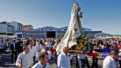 Concurrida procesi�n en honor de la Virgen del Carmen en Ribeira