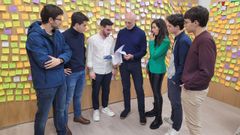 Manuel Cabezas, con miembros de Nuevas Generaciones.