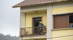 INCENDIO EN UN EDIFICIO EN PRACERES (PONTEVEDRA)
