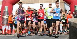 La salida de los 10 kil�metros tuvo lugar en el emblem�tico faro Vil�n, para recordar su 120 aniversario. 