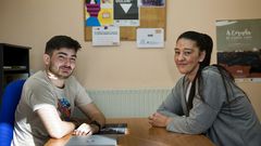 David y Blanca, trabajador y usuaria de los programas de la Fundaci�n Secretariado Gitano en su sede de A Coru�a