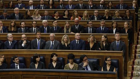 Los ministros del Gobierno y la bancada popular escuchan el discurso del papa Le�n XIV
