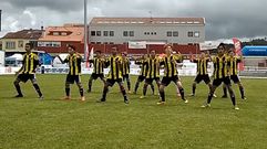 La haka de los chicos del Wellington Phoenix en A Lomba