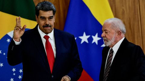 De izquierda a derecha, el presidente de Venezuela, Nicols Maduro, con su homlogo en Brasil, Lula da Silva, en una conferencia en Brasilia.