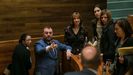El presidente del Principado de Asturias, Adri�n Barb�n (2i), y la consejera de Hacienda, Ana C�rcaba (3i), tras la aprobaci�n, este jueves, del proyecto de ley de Presupuestos del Principado para 2020, 