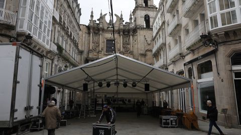 Las fechas del entroido son de mucho trabajo para el servicio de limpieza y de recogida de basura en la capital ourensana. Los preparativos para esas fiestas ya estn en marcha. Se han instalado carpas en la praza Maior y en la de Santa Eufemia.