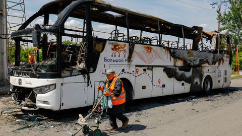 Uno de los aviones no tripulados se estrell� contra un autob�s que cubr�a la ruta entre la capital rusa y la regi�n del Donetsk conquistada por el Kremlin