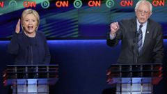 Hillary Clinton y Bernie Sander, durante un debate televisivo