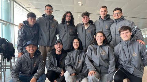 El equipo de Auria Technologies en el circuito de Silverstone para competir en la Formula Student-Artificial Intelligence.