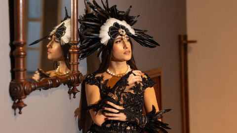 La hija de Nuria Espasand�n, que comparte nombre con su madre, de la que tambi�n ha heredado su pasi�n por la moda, particip� como modelo y present� una de sus creaciones
