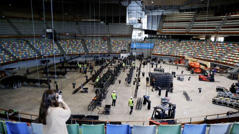 Montaje del escenario para el concierto de Quevedo en el Coliseum