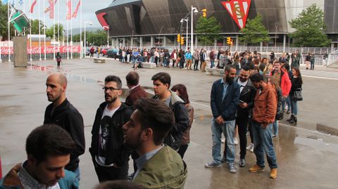 Colas ante la entrada del ferial para entrar en Metrpoli