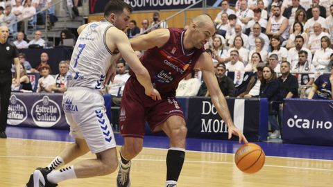 Xabi Oroz defiende en un cambio de asignaci�n a Stevic