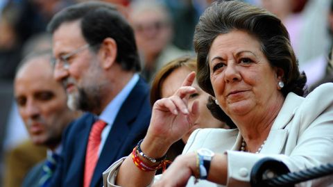 Tras haber cosechado los mayores elogios de sus compaeros de partido, que siempre alabaron sus peculiares formas polticas y su campechana, llevaba tiempo convertida en uno de los mayores dolores de cabeza de un Rajoy.