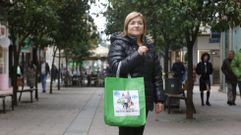 Margot, con una bolsa que reivindica el buen g�nero que tienen los mercadillos.