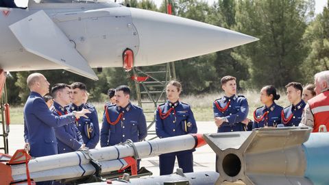 La princesa Leonor de Borb�n, durante su visita a la Base A�rea de Los Llanos en Albacete