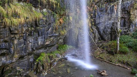 Pie de la cascada del arroyo de A Fervenza