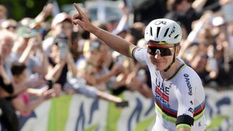 Pogacar festeja su victoria en la Lieja-Basto�a-Lieja