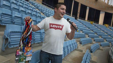 Javier Masaguer, que se inició como animador en el Rosalía de baloncesto, continuó como «speaker» en el Obra desde su vuelta a la ACB. Tras ello puso voz a distintos eventos, como la Copa del Rey de baloncesto, de balonmano o de fútbol sala. «Hice de todo y, por suerte, nunca perdí la voz. ¡Y eso que no paro de hablar!», apunta